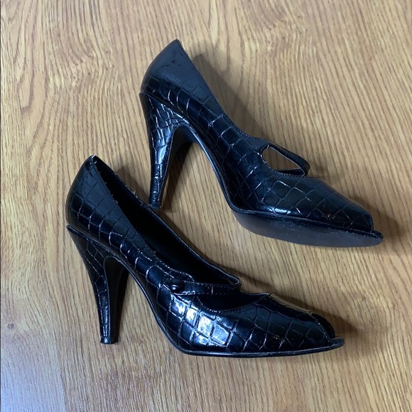 Unlisted Black Patent Leather Heels Peep toe Size8 - Picture 9 of 10